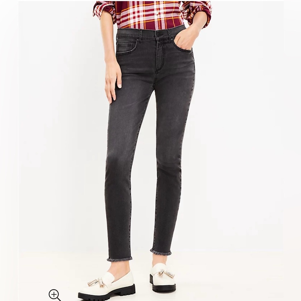Loft Frayed Mid Rise Skinny Jeans size 26